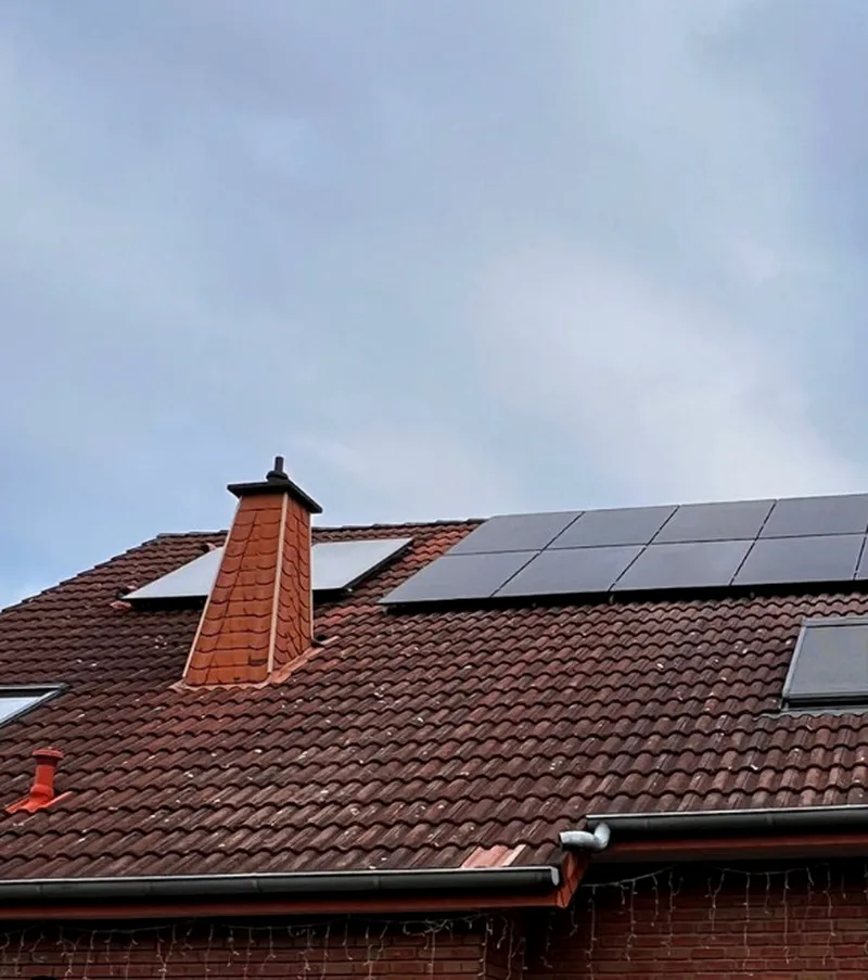Rotes Ziegeldach in Delbrück mit 15,04 kWp Photovoltaik