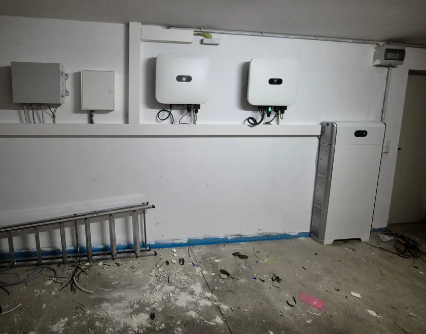Wechselrichter und Stromspeicher im Keller eines Hauses in Paderborn
